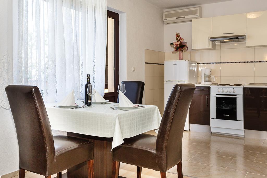 Rimbaldo Apartments Krk Town Eksteriør billede