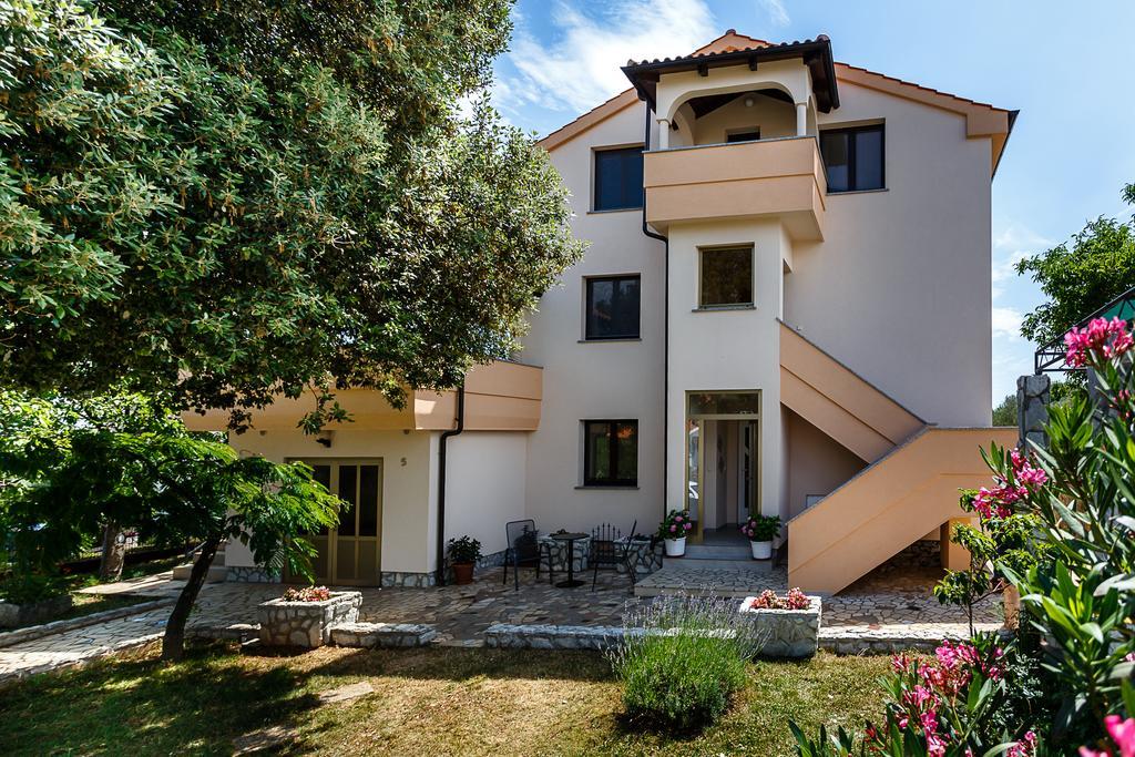Rimbaldo Apartments Krk Town Eksteriør billede