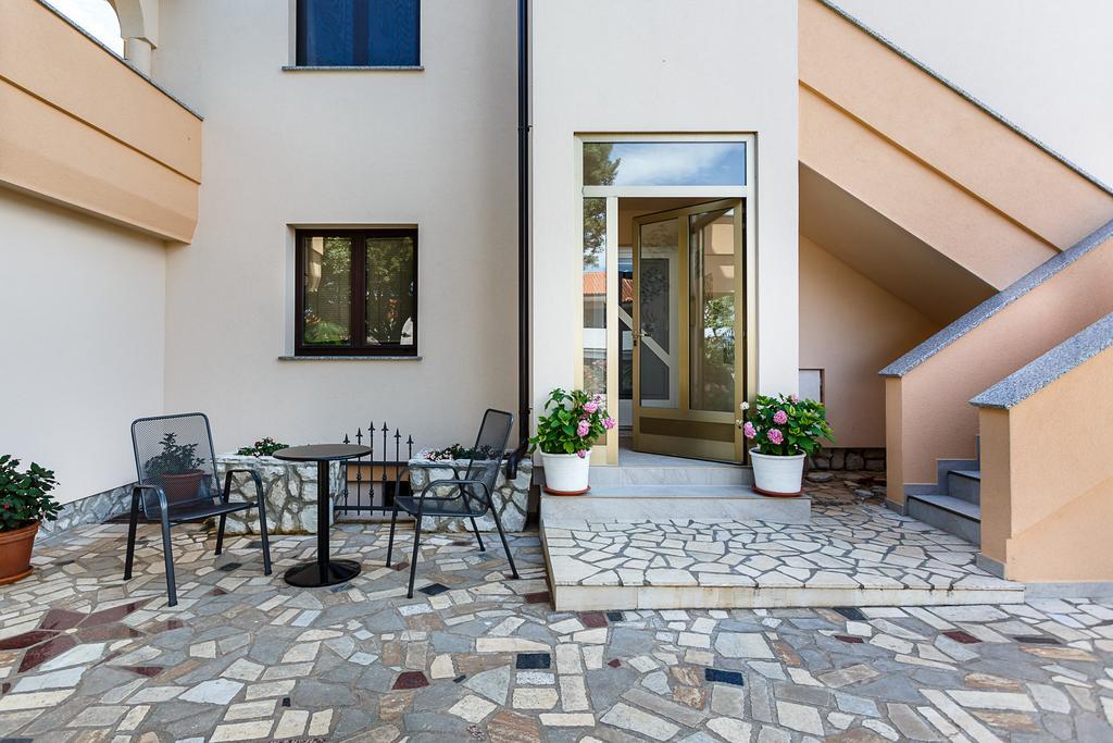 Rimbaldo Apartments Krk Town Eksteriør billede
