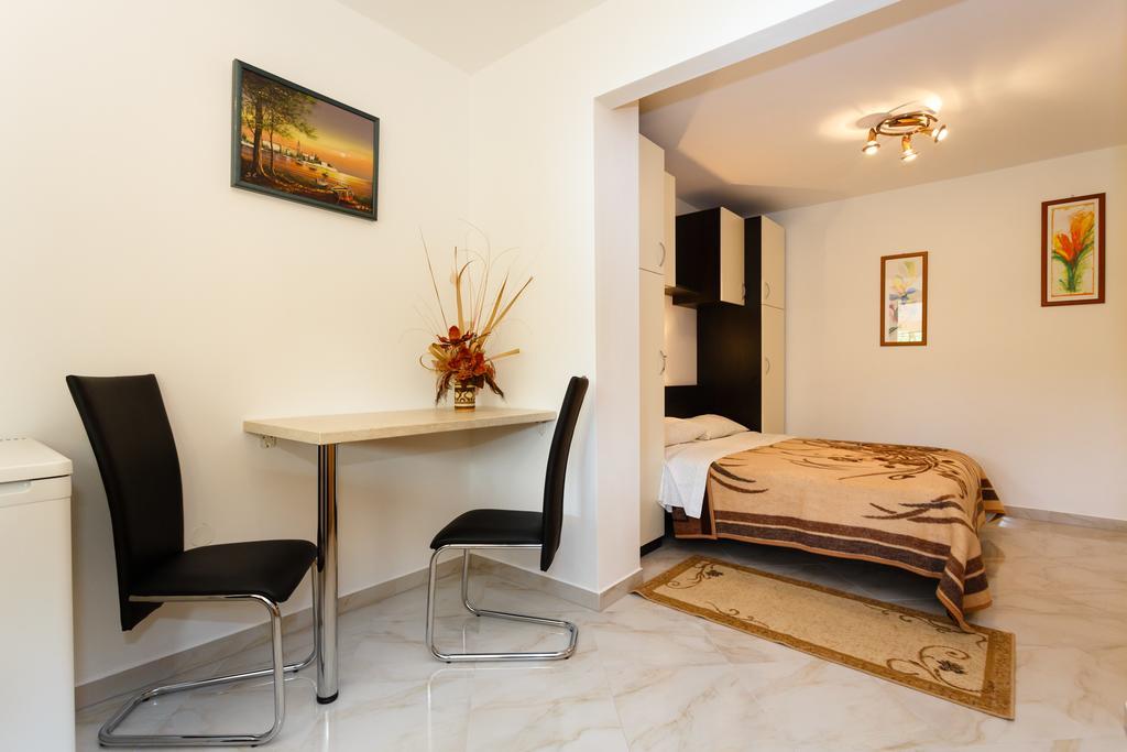 Rimbaldo Apartments Krk Town Eksteriør billede